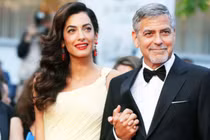 Tài tử từng quỳ gối 20 phút cầu hôn vợ kém 17 tuổi