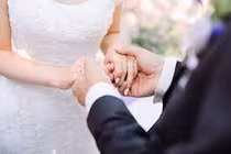 Phá đường dây kết hôn giả ở Mỹ, cầm đầu là người gốc Việt