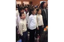 Cậu bé "diễn sâu", đặt trọn tâm trí vào bài hát siêu hài hước