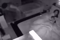 Chồng lấy thân mình che chở vợ, con trong trận động đất ở Đài Loan