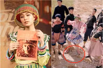 Hoàng Thùy Linh mặc váy dân tộc đi giày thể thao: Râu nọ cắm cằm kia?