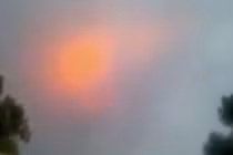 Video: Quả cầu màu cam bí ẩn gợi đến ngày tận thế