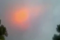 Video: Quả cầu màu cam bí ẩn gợi đến ngày tận thế