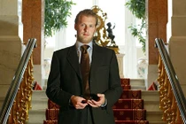 Hoàng tử Đức vừa ra tù, liền nhảy từ tầng 21 tự sát