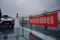 Thách thức bạn trai quá đà, cô gái nhận cái kết đắng