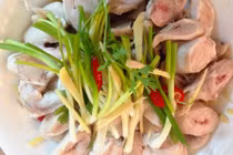 Bật mí cách làm lòng heo hấp hành thơm lừng ăn là nghiền