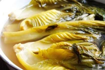 Tủ lạnh nhà ai cũng hay có 3 món này, vứt bỏ càng sớm càng tốt