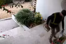 Cô gái tá hỏa phát hiện kẻ trộm cắp chính là người giao hàng