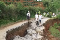 Kinh nghiệm sống còn cho lái xe khi đi qua sạt lở