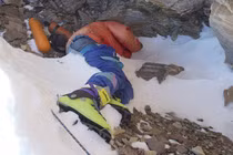 Giải mã "vùng tử thần" cướp hàng trăm mạng người trên đỉnh Everest