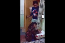 Video: Ông bố "bó tay" với cô con gái thông minh