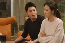 Cô hàng xóm nhờ chồng tôi sang sửa điều hòa còn ăn mặc "mát mẻ"