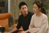 Cô hàng xóm nhờ chồng tôi sang sửa điều hòa còn ăn mặc "mát mẻ"