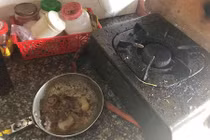 Nàng dâu nghỉ lễ về quê chồng bị hành xác vì gian bếp của mẹ chồng