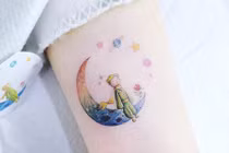 12 mẫu hình xăm màu nước tinh tế và sống động hớp hồn chị em