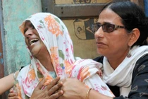 Rùng mình bố chồng chém chết con dâu vì không có nước tắm