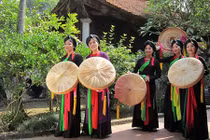 Chiếc nón quai thao của phụ nữ Việt