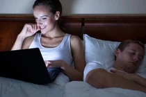 Cô vợ suốt ngày mang chuyện chợ chồng lên mạng “câu like”