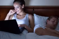 Cô vợ suốt ngày mang chuyện chợ chồng lên mạng “câu like”