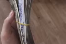 Vợ cứ nhìn 40 triệu chồng đưa để ăn chơi là khóc