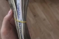 Vợ cứ nhìn 40 triệu chồng đưa để ăn chơi là khóc