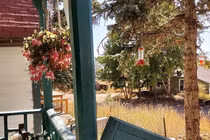 Nữ y tá mang hết tài sản theo người yêu cũ