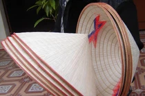 Đắt gấp 5 lần trên web nước ngoài, nón lá Việt Nam vẫn cháy hàng