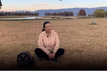 Người phụ nữ trốn chồng một mình du lịch khắp đất nước