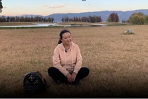 Người phụ nữ trốn chồng một mình du lịch khắp đất nước