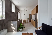 Căn nhà nhiều cửa sổ lạ mắt giống lồng chim giữa con hẻm Sài Gòn