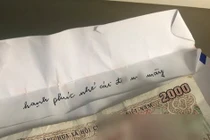 Tình cũ của chồng gửi phong bì mừng cưới 2.000 đồng kèm câu chửi thề