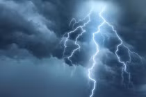 Video: Người đàn ông sống sót kỳ diệu sau 7 lần bị sét đánh