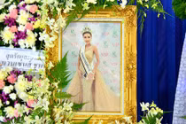 Lễ tang không có mặt cha mẹ của hoa hậu Thái Lan 19 tuổi