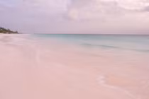 Ngẩn ngơ bãi biển cát hồng ở Bahamas 
