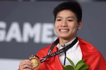 Thư gửi con trai đừng kiêu ngạo của mẹ "thần đồng bơi lội"