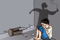 Diễn biến mới vụ vợ tố chồng cũ hành hạ con trai dã man ở HN