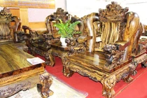 Choáng ngợp với những bộ bàn ghế kỳ lân tiền tỷ