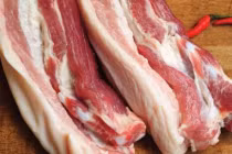 Mua thịt lợn nên mua loại có màu đậm hay nhạt là hời nhất?
