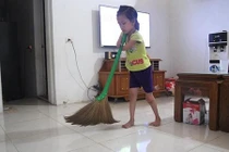 Đôi chân kỳ diệu của cô bé "chim cánh cụt"