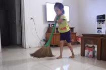 Đôi chân kỳ diệu của cô bé "chim cánh cụt"