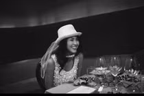 Hà Tăng gây sốt với ảnh cưới 9 năm trước, visual đúng đỉnh!