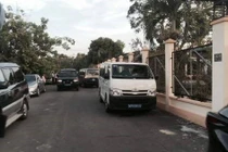 Đi ăn tiệc nhà giám đốc sở trong giờ làm việc ở Sài Gòn