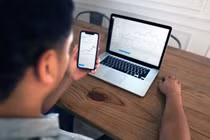 Gen Z liều mình chơi chứng khoán dù không đủ kiến thức