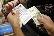 Nhận trái đắng khi đòi ly hôn ngay sau khi trúng 30 tỷ