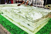 Cận cảnh phiến ngọc nguyên khối bạc tỷ nặng hơn chục tấn, đẹp hiếm có