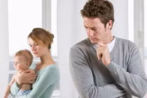 Lạ đời đàn ông dễ trầm cảm sau sinh hơn phụ nữ