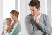 Lạ đời đàn ông dễ trầm cảm sau sinh hơn phụ nữ