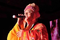 Hết thời, "Đường Tăng" chật vật chạy show, hát hội chợ ở tuổi 60