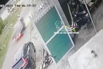 Video: Xe tải vượt ẩu đâm người nguy kịch rồi bỏ trốn