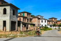 Hàng nghìn biệt thự bỏ hoang ở Hà Nội